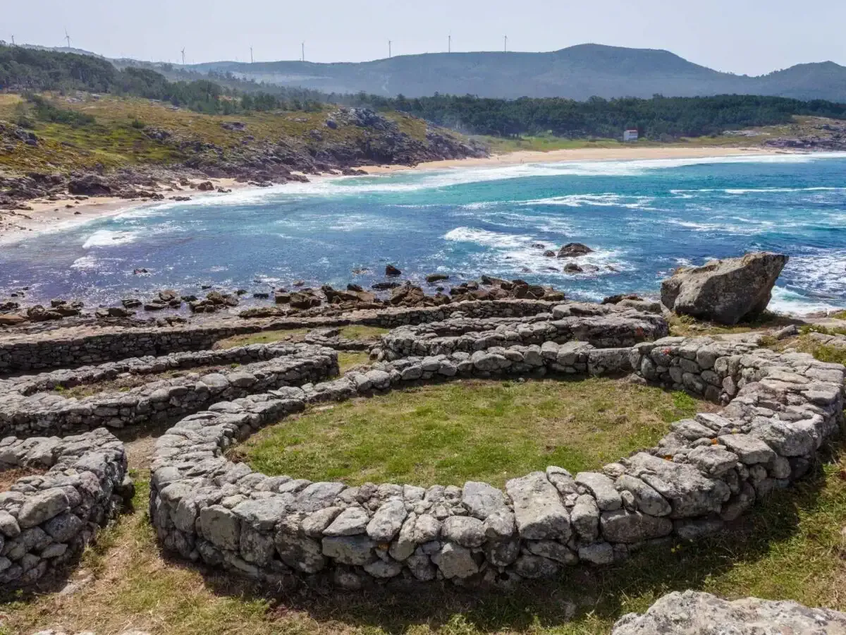 Spiaggia e castro di Baroña a Galizia