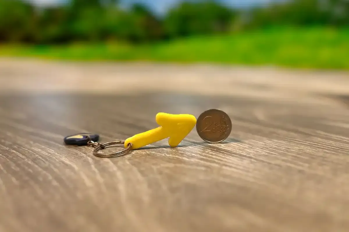 Flecha amarilla y moneda