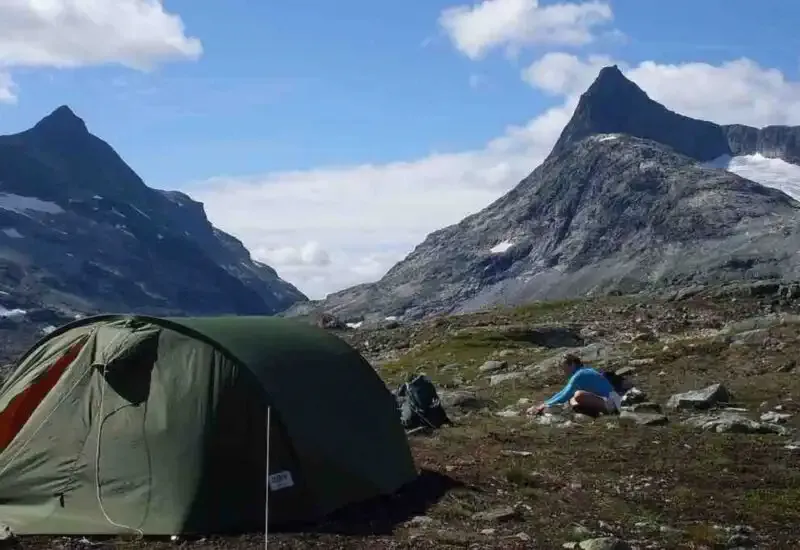 Ein Zelt in den Bergen