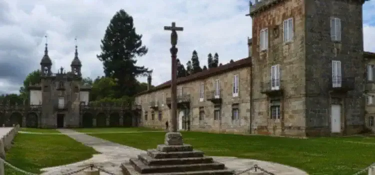 Cruceiro next to the Pazo