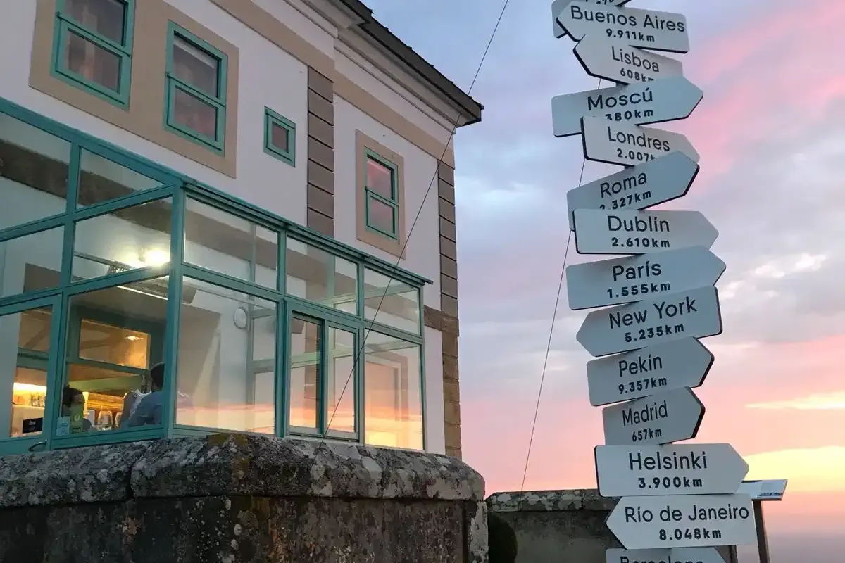 El Camino de Santiago tiene muchos kilómetros por recorrer hasta el Cabo Finistrerre, el Fin del Mundo
