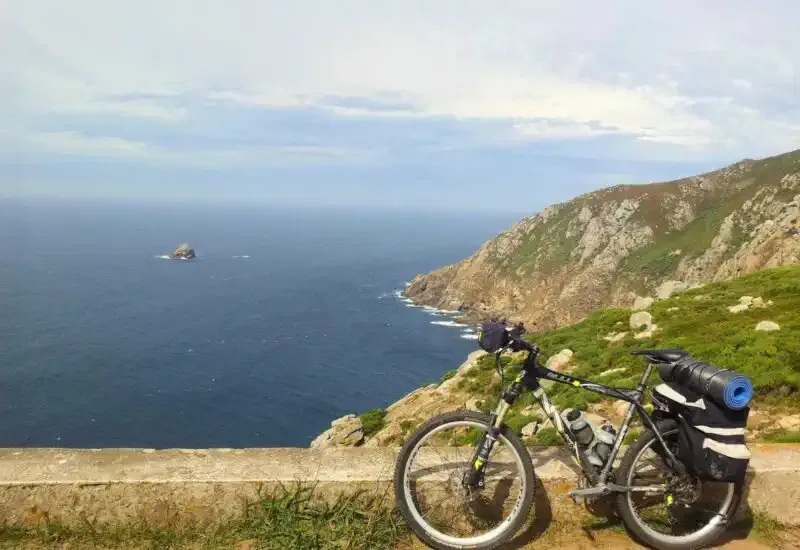 Una bici en el Camino de Finisterre
