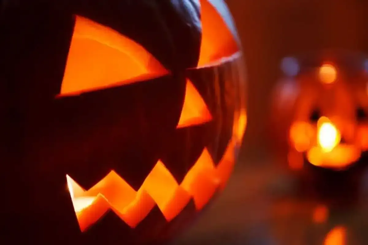 Calabaza de Halloween y velas