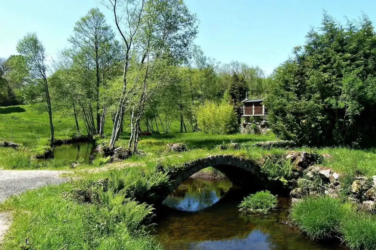 Puente en Ponte Ferreira, en el Camino Primitivo