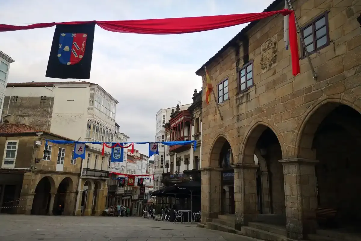 Centro histórico de Betanzos en su feria medieval