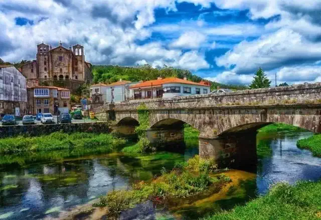 Il Cammino Portoghese ti permetterà di attraversare ponti storici come quello sul fiume Sar a Padrón