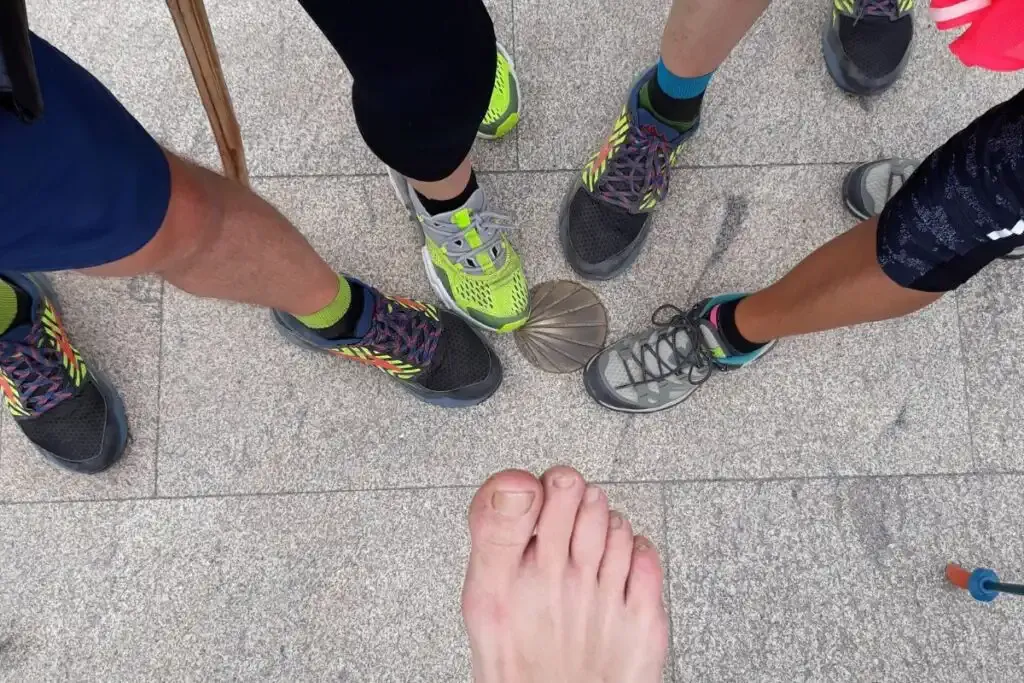 Pellegrini pronti a percorrere il Cammino di Santiago a piedi