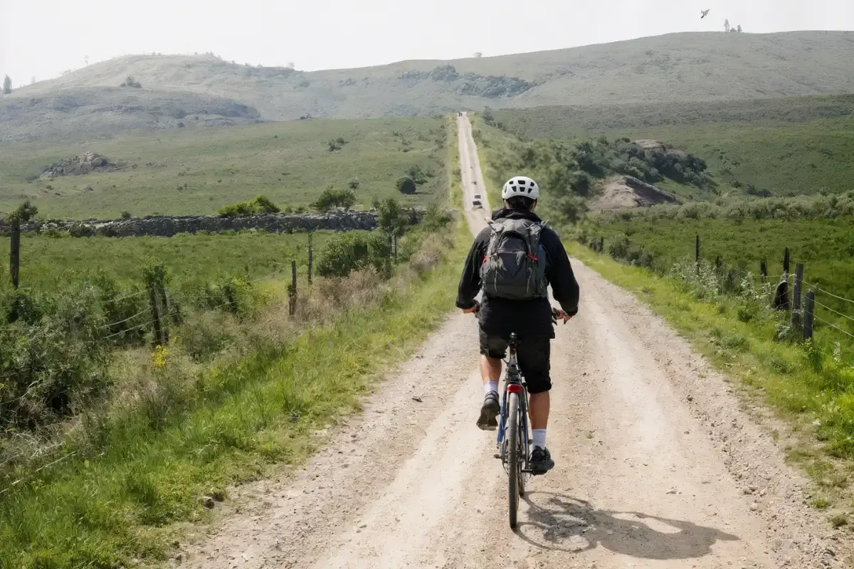 Pellegrino in bicicletta sul Cammino di Santiago