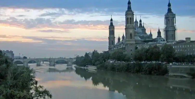Catedral del Pilar y Río Ebro en Zaragoza