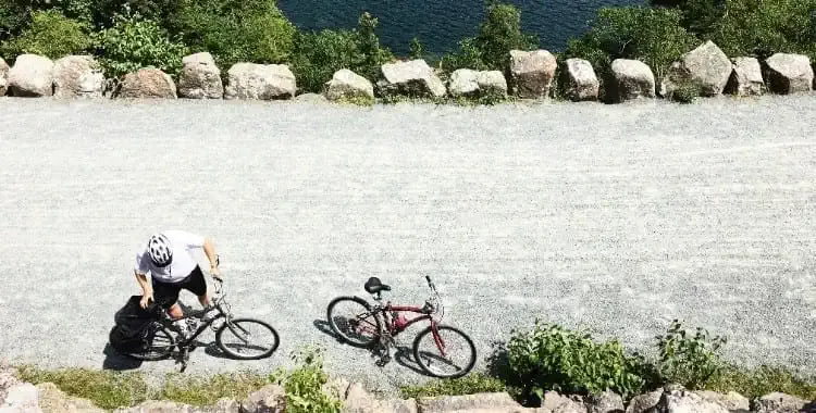 Pellegrino con biciclette