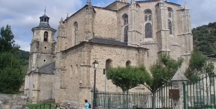 Architecture religieuse du Camino Olvidado vers Saint-Jacques