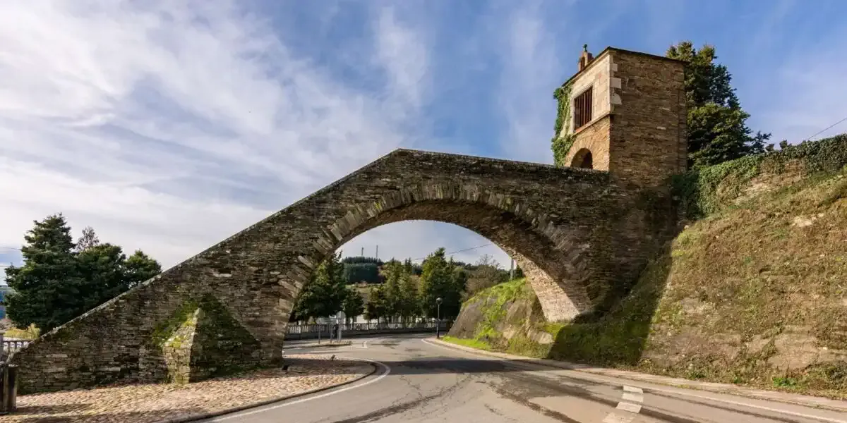 Treppe von Portomarín und Capilla de las Nieves