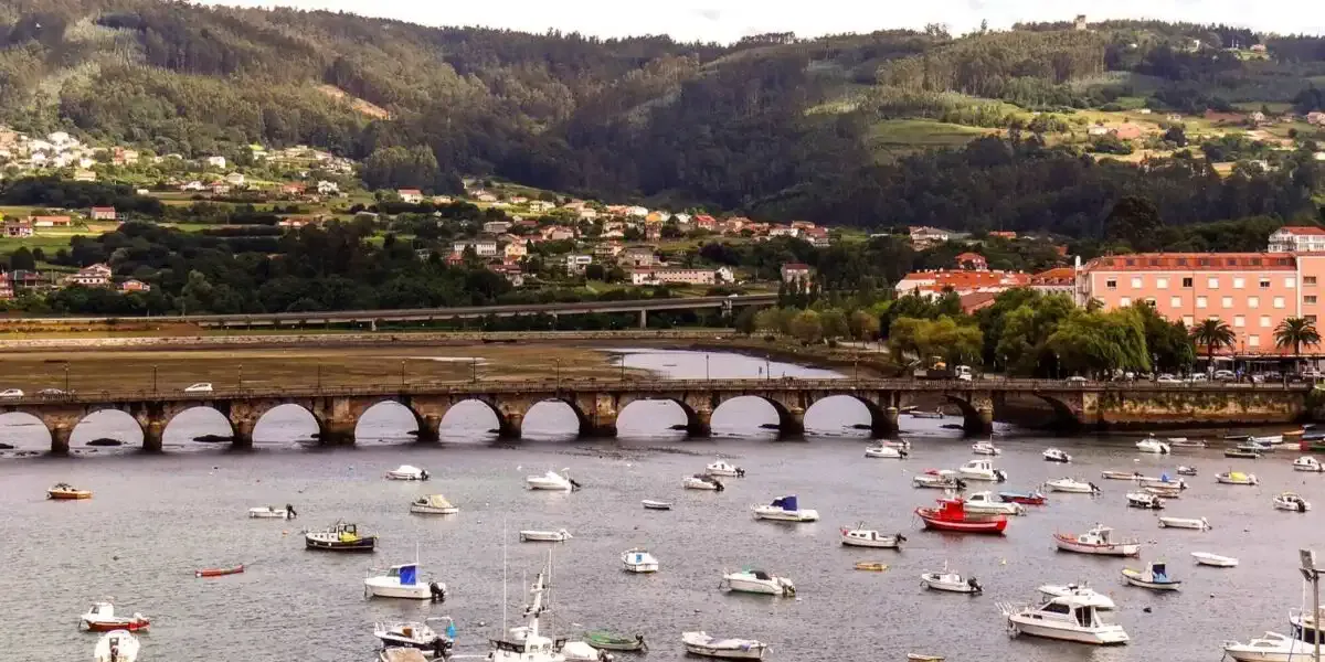 Puente de piedra de Pontedeume