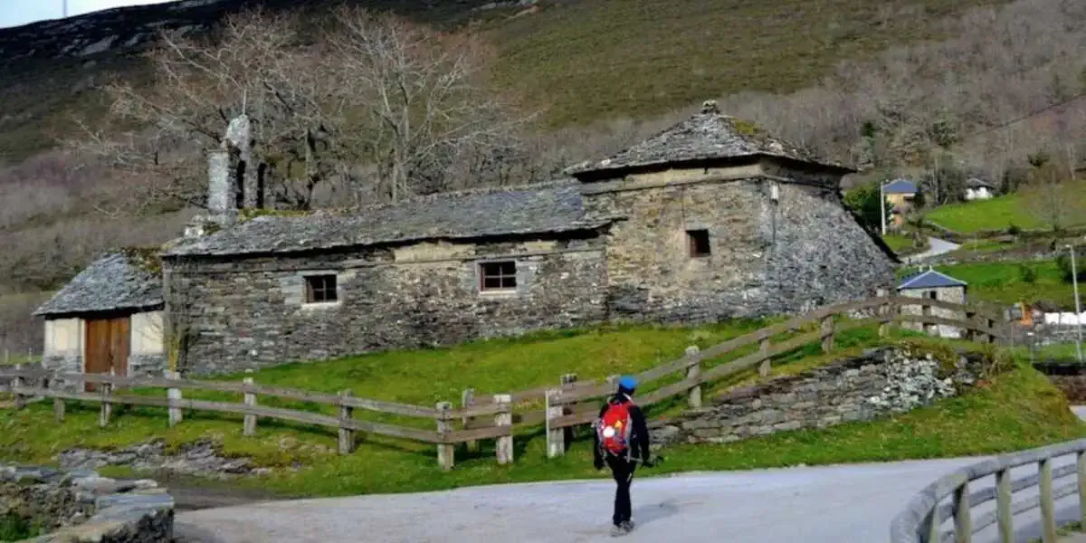 Church of Parroquial de La Mesa Camino Primitivo