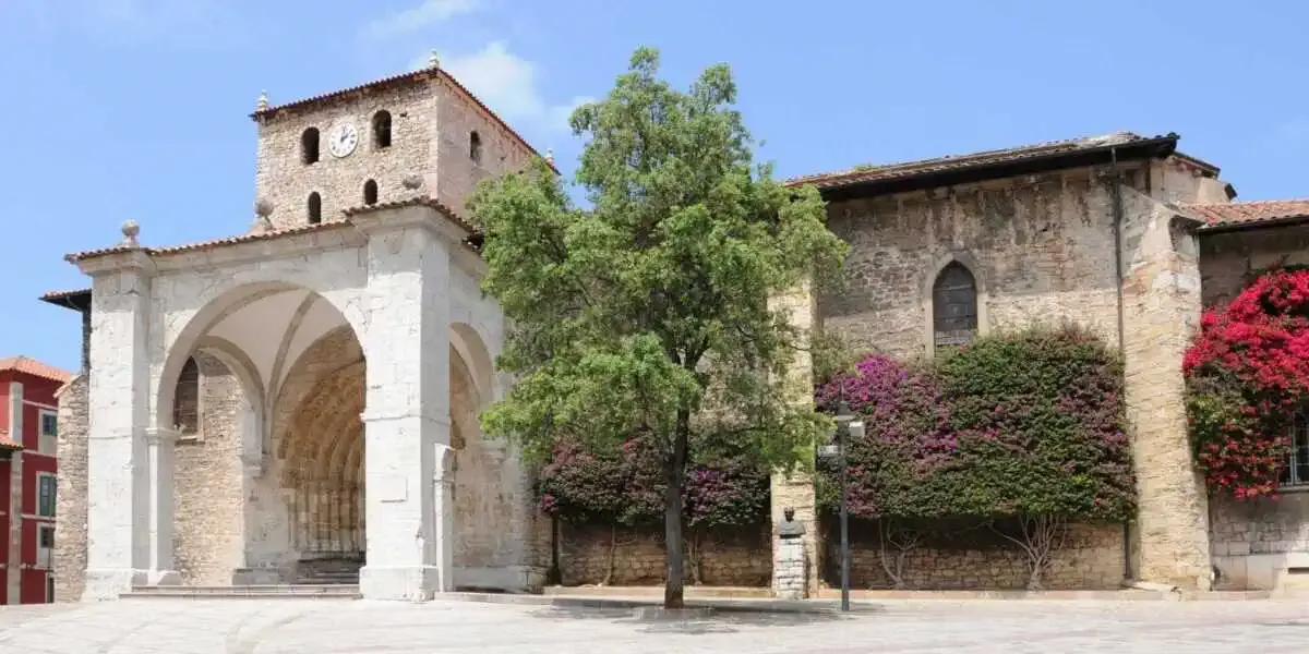 Basilique de Santa Maria Llanes