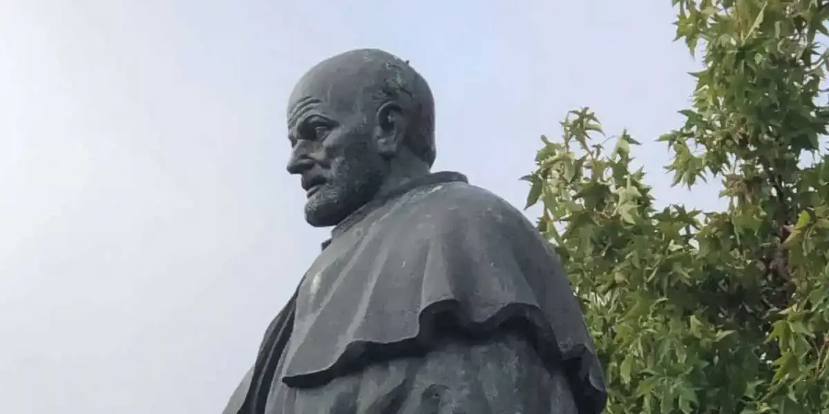Estatura León Felipe Tabara