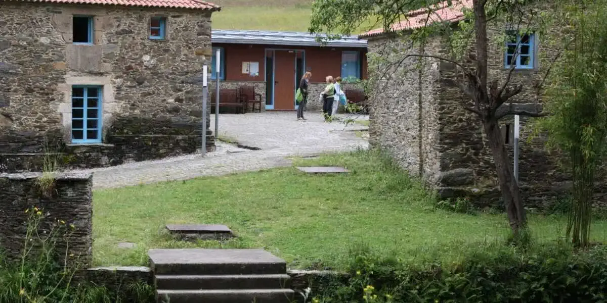 Paseo por aldea - Ribadiso