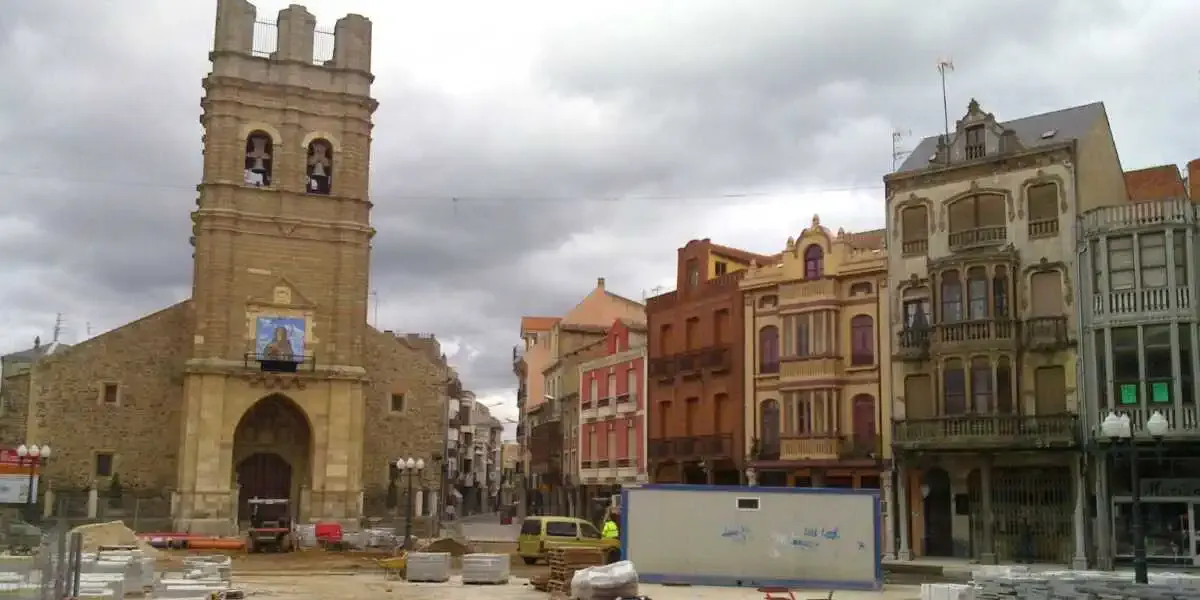 Kirche Santa María - La Bañeza