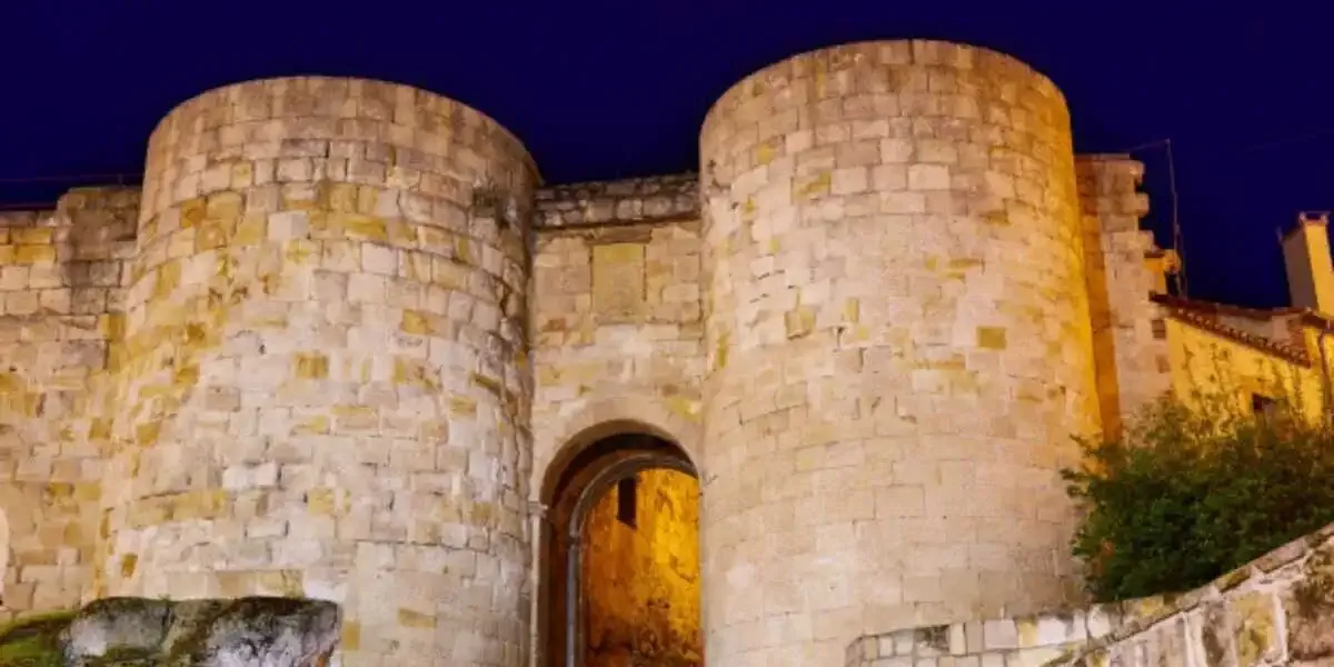 Palazzo di y puerta Doña Urraca - Zamora