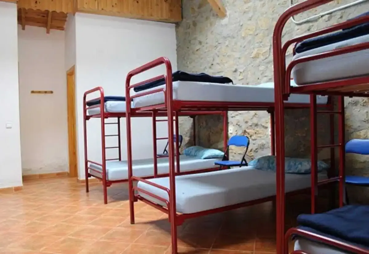 Lits superposés dans une auberge