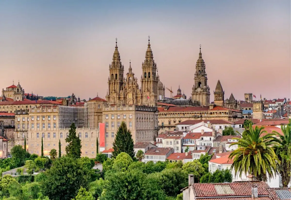 Vedute della Cattedrale di Santiago dall’Alameda